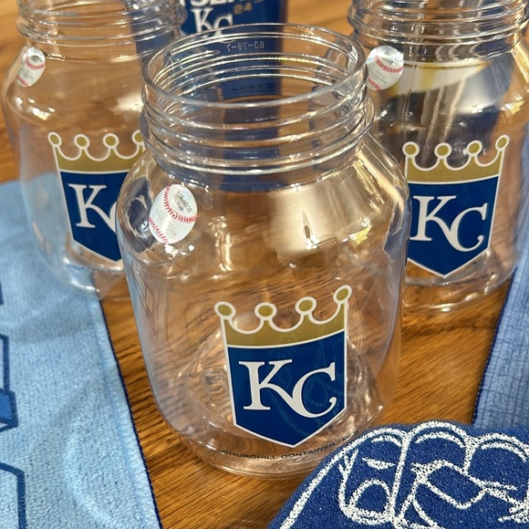 Kansas City Royals MLB ALDS Postseason baseball fan bundle, rally towel, cups - Picture 9 of 15